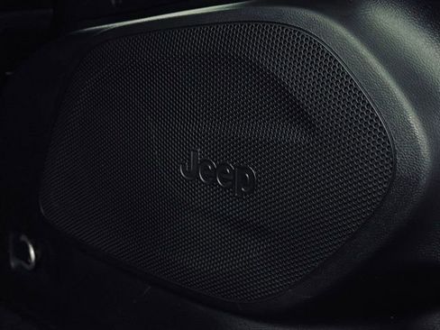 Used 2022 Jeep Cherokee Limited image 13