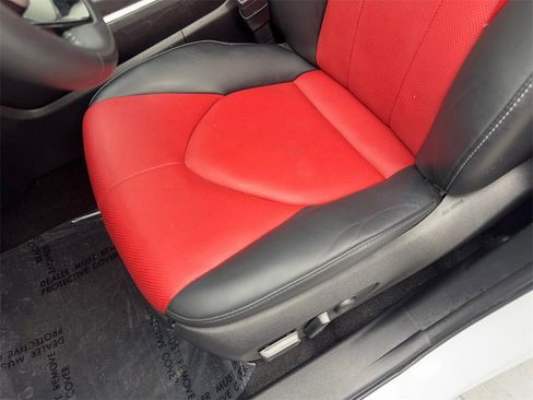 Used 2024 Toyota Highlander FWD image 30