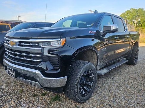 Used 2022 Chevrolet Silverado 1500 LTZ image 2