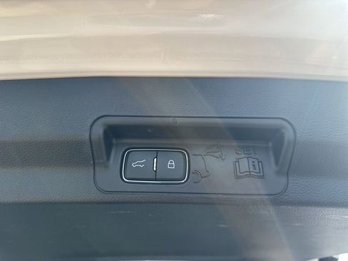 Used 2022 Ford Explorer Limited w/ Equipment Group 301A image 30