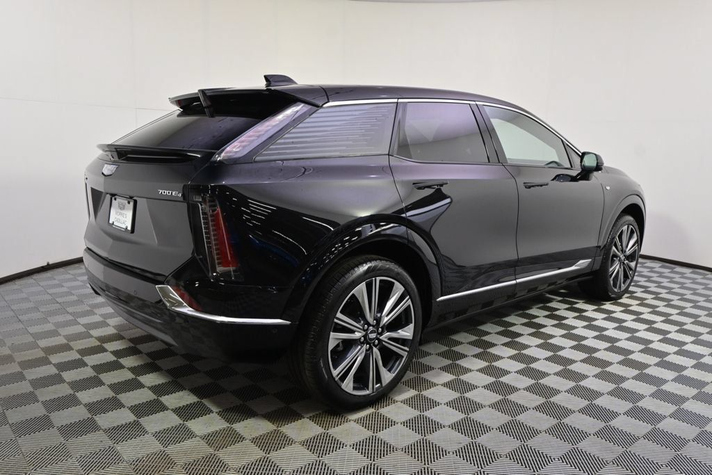 New 2026 Cadillac Optiq Luxury 2 w/ LPO, Floor Liner Package AWD/4WD image 7