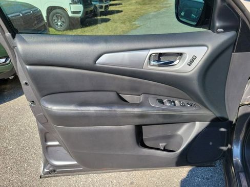 Used 2017 Nissan Pathfinder SL w/ SL Tech Package image 10