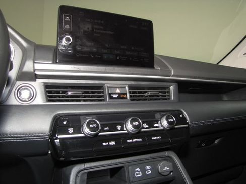 Certified 2025 Honda Pilot Touring image 7
