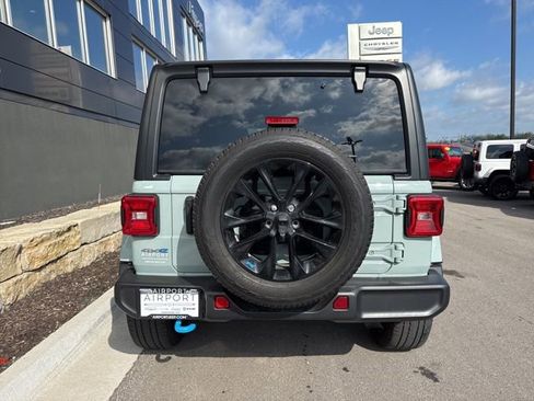 Used 2023 Jeep Wrangler Unlimited Sahara w/ Cold Weather Group AWD/4WD image 4