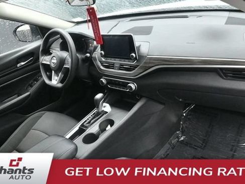 Used 2025 Nissan Altima 2.5 SV FWD image 11
