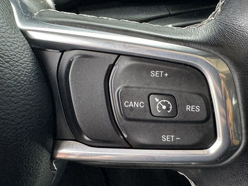 Used 2022 Jeep Wrangler Unlimited Sahara AWD/4WD image 23