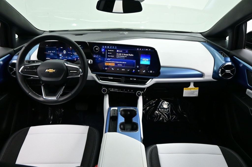 Used 2026 Chevrolet Equinox EV LT FWD image 26