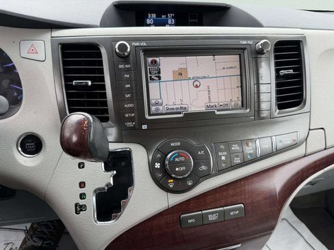 Used 2014 Toyota Sienna XLE w/ XLE Premium Package image 31