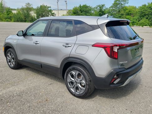 Used 2026 Kia Seltos LX AWD/4WD image 7