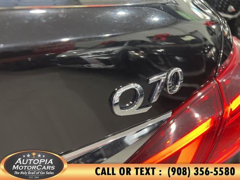 Used 2017 INFINITI Q70 3.7 image 51