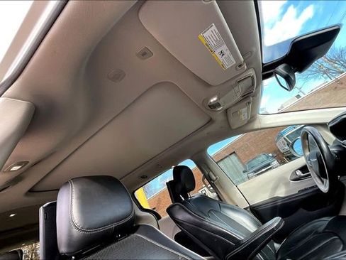 Used 2019 Chrysler Pacifica Limited w/ Tire & Wheel Group image 21