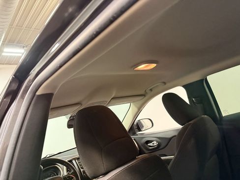 Used 2014 Jeep Cherokee Latitude FWD image 50