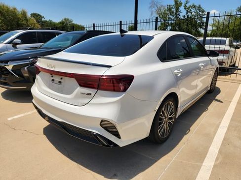 Used 2023 Kia Forte GT-Line w/ GT-Line Premium Package FWD image 4