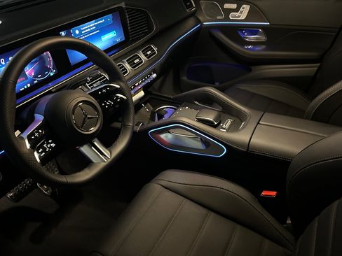 New 2026 Mercedes-Benz GLS 450 4MATIC image 9