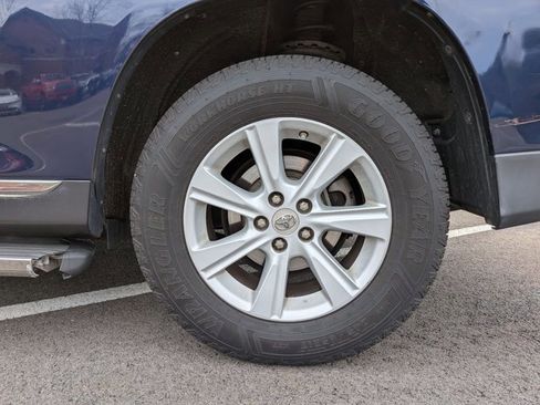 Used 2012 Toyota Highlander SE w/ Tow Pkg image 13