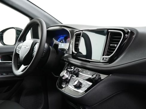 New 2026 Chrysler Pacifica Select FWD image 10