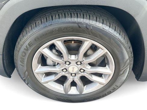 Used 2024 GMC Terrain SLT FWD image 19