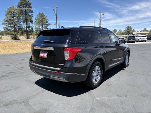 Used 2023 Ford Explorer XLT w/ Equipment Group 202A AWD/4WD image 4