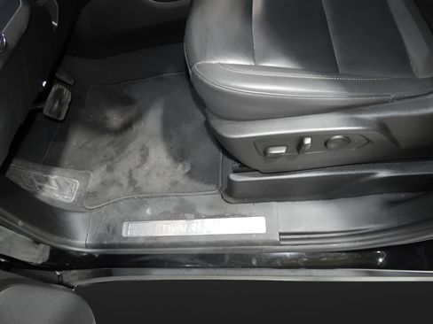 Used 2025 Chevrolet Suburban Z71 AWD/4WD image 11