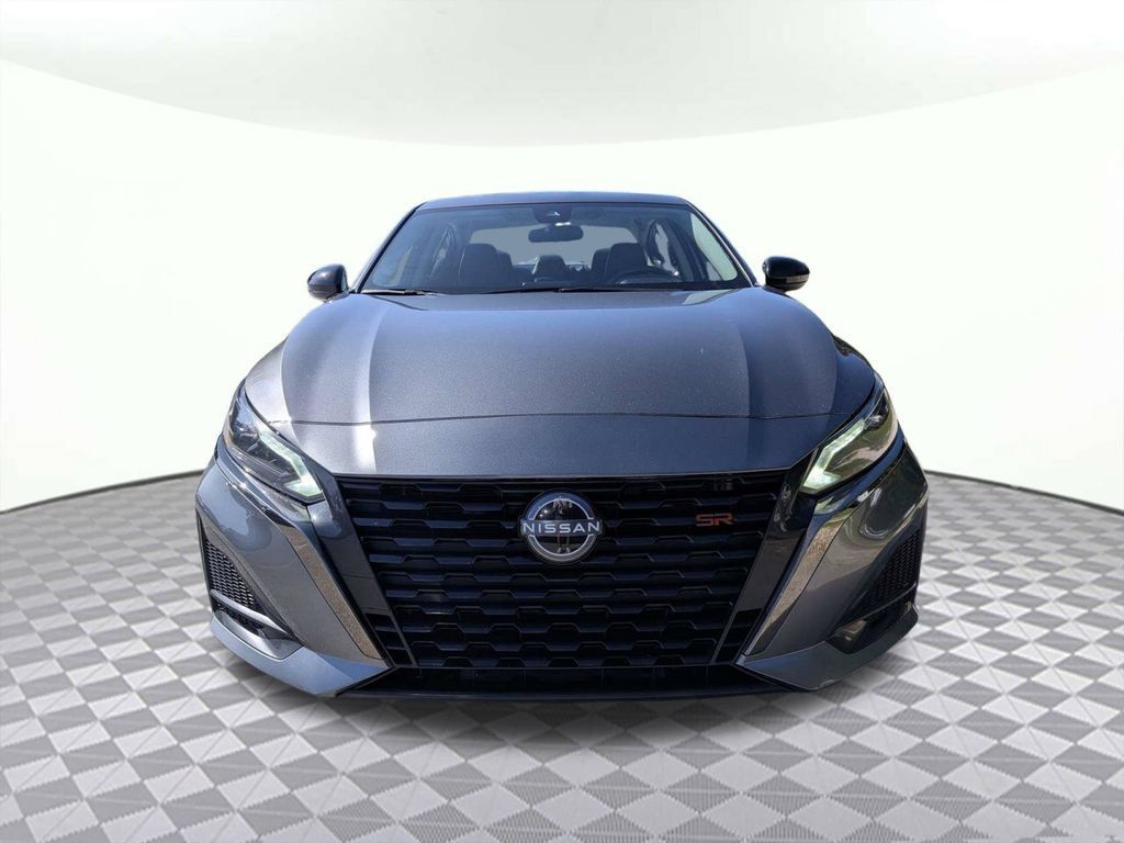 Used 2025 Nissan Altima 2.5 SR FWD image 8