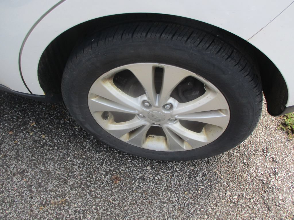 Used 2014 Kia Soul + FWD image 7