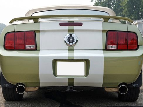 Used 2005 Ford Mustang Convertible RWD image 20