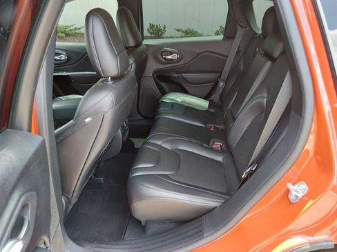 Used 2021 Jeep Cherokee Latitude Plus FWD image 12