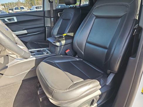 Used 2022 Ford Explorer XLT w/ Equipment Group 202A image 20