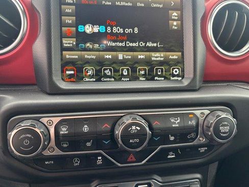 Used 2023 Jeep Gladiator Rubicon w/ Cold Weather Group image 24