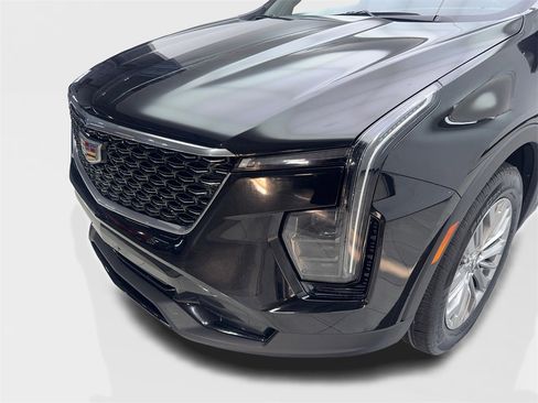 Used 2024 Cadillac XT4 Premium Luxury image 16