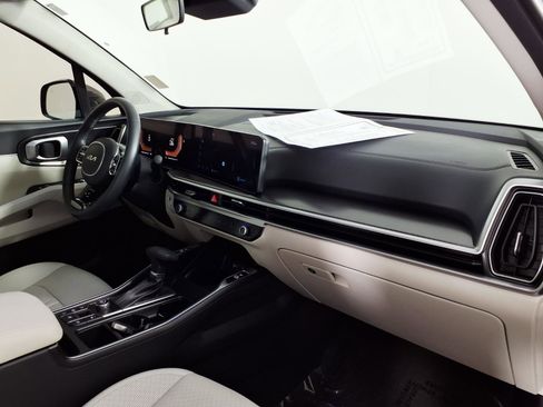 Used 2024 Kia Sorento S w/ Panoramic Sunroof Package FWD image 9