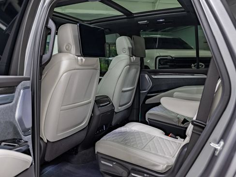 Used 2026 Cadillac Escalade V w/ LPO, Onyx Lite Package AWD/4WD image 39