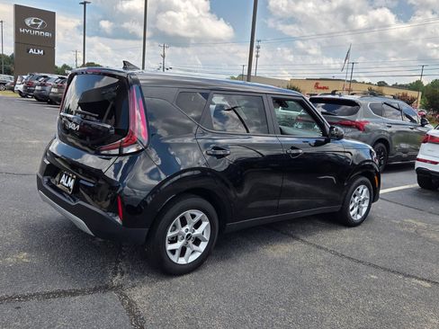 Used 2025 Kia Soul LX w/ LX Technology Package FWD image 13