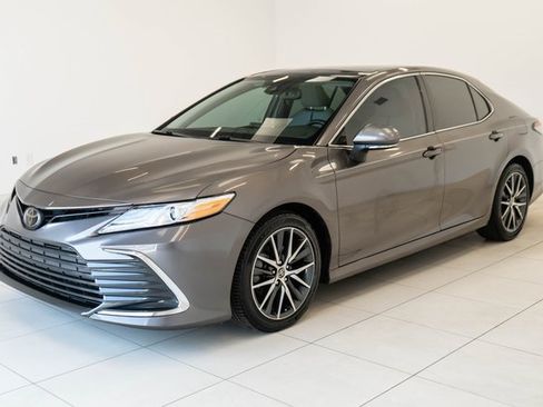 Used 2023 Toyota Camry XLE image 6