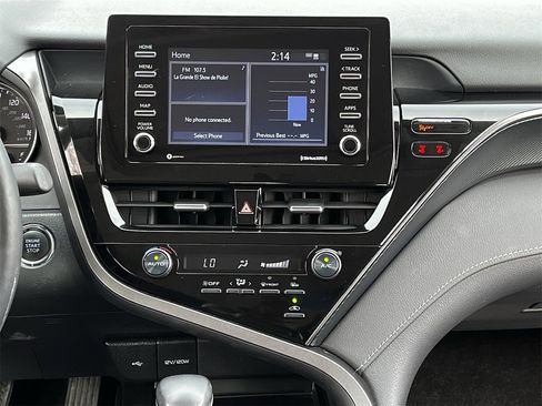 Used 2021 Toyota Camry SE w/ Cold Weather Package image 15