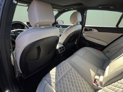 Used 2023 Genesis G70 3.3T w/ Sport Prestige Package image 22