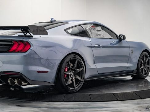 Used 2022 Ford Mustang Shelby GT500 w/ Carbon Fiber Track Pack RWD image 17