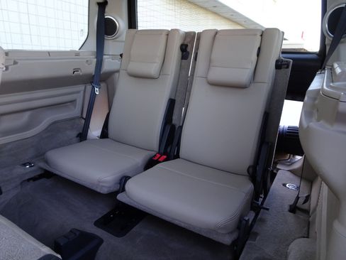 Used 2016 Land Rover LR4 HSE image 14