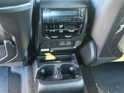 New 2025 Jeep Grand Cherokee L Laredo image 17