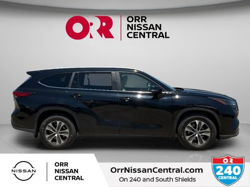 Used 2023 Toyota Highlander XLE AWD/4WD image 4
