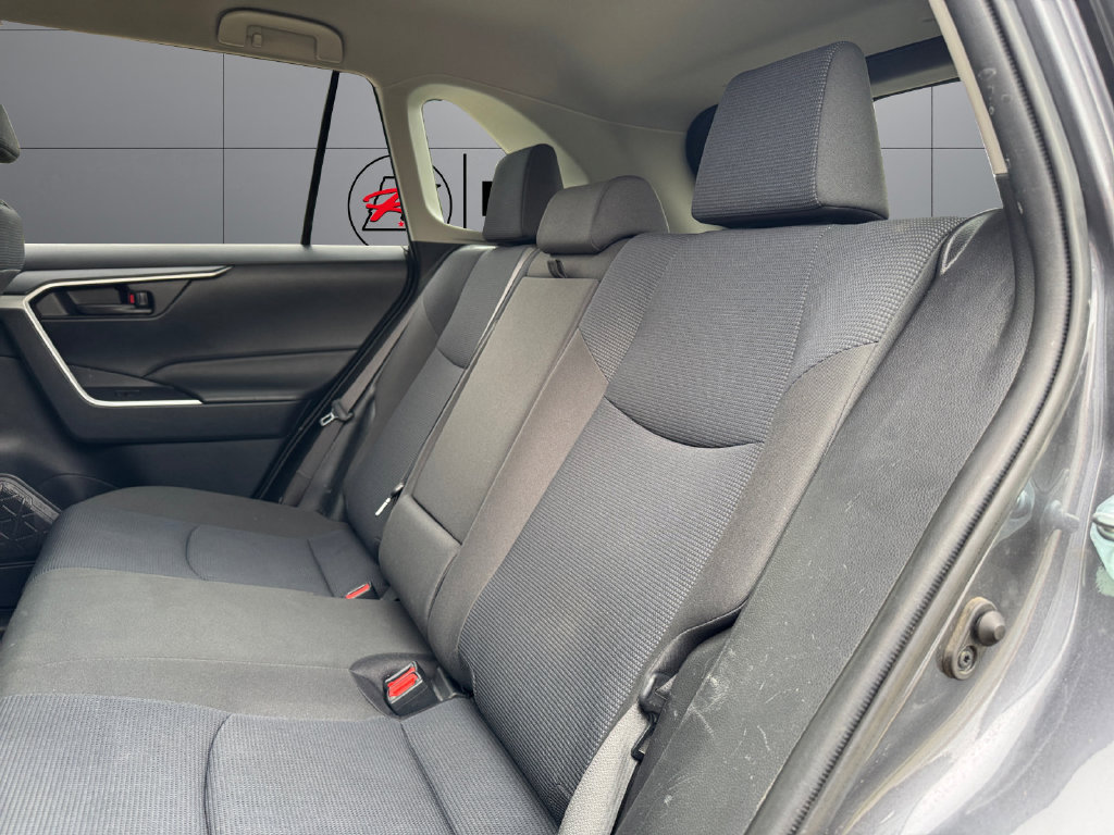Used 2019 Toyota RAV4 LE w/ Carpet Mat Package AWD/4WD image 18