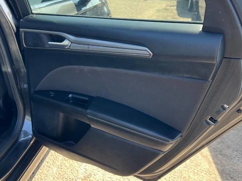 Used 2017 Ford Fusion SE image 24