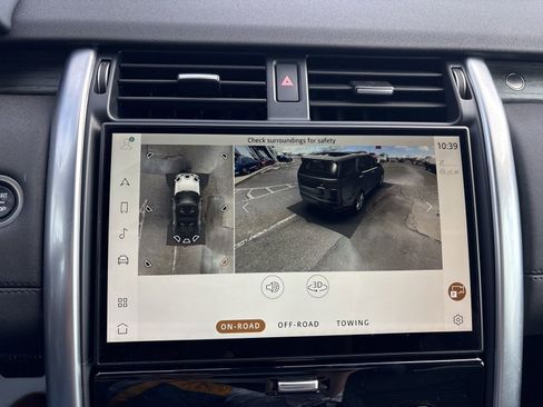 Used 2023 Land Rover Discovery S image 32