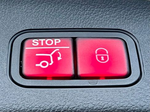 Certified 2025 Mercedes-Benz GLA 250 4MATIC image 40