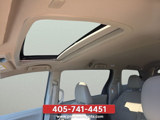 Used 2019 Toyota Sienna XLE w/ XLE Navigation Package FWD image 23