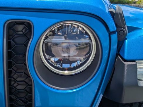 Used 2020 Jeep Gladiator Rubicon w/ Dual Top Group AWD/4WD image 10
