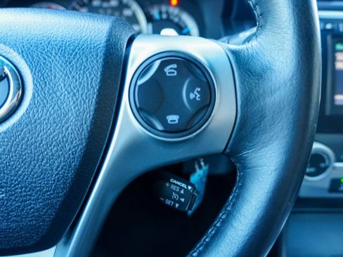 Used 2014 Toyota Camry SE image 31