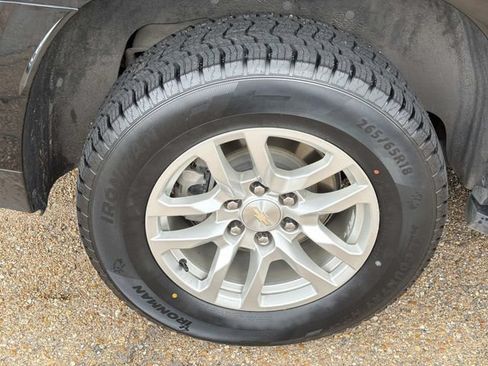 Used 2023 Chevrolet Suburban LT RWD image 5