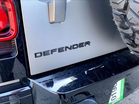 Used 2025 Land Rover Defender 110 X-Dynamic SE AWD/4WD image 18