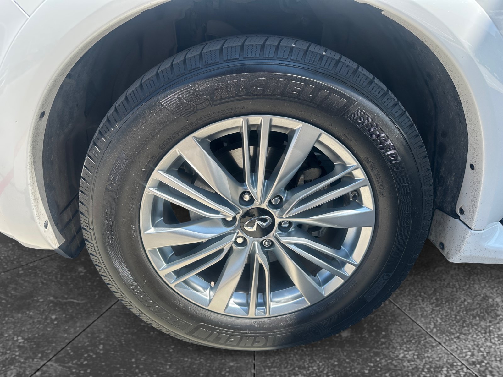 Used 2019 INFINITI QX80 Luxe w/ All-Season Package RWD image 9